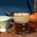 Care sunt riscurile cafelei cu ouă, devenită virală?