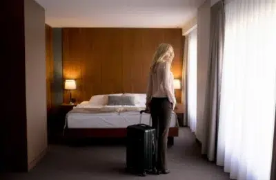 Sute de turiști dezvăluie ce îi scoate din sărite în camerele de hotel