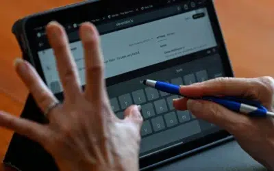 O familie și-a clonat fiul mort cu AI, pentru a-i ascunde decesul acestuia, mamei de 80 de ani