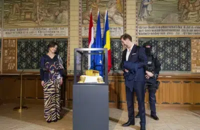 Coiful de la Coțofenești și 2 brățări dacice vin acasă cu un transport special