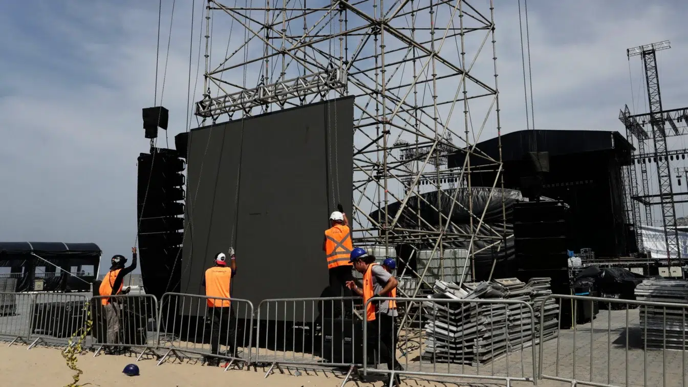 Tragedie la concertul Shakirei – un muncitor de 28 de ani a murit pe Copacabana