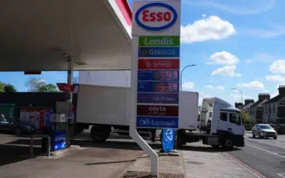 Guvernul britanic pregătește planuri de urgență după blocarea a o cincime din petrolul global