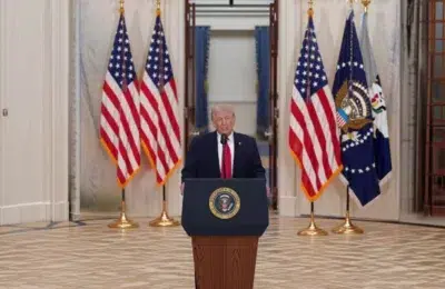 Prețul petrolului explodează cu peste 4% după ce Trump a promis continuarea atacurilor în Iran