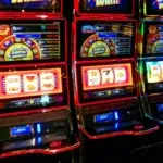 Constructorul care a tocat 25.000 de euro la păcănele a fost achitat de judecători