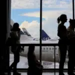 În Europa, zborurile lungi costă cu 88 de euro mai mult din cauza combustibilului