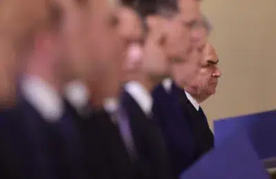 Cu opt demisii la Guvern, joi PSD aruncă în aer coaliția cu PNL și USR