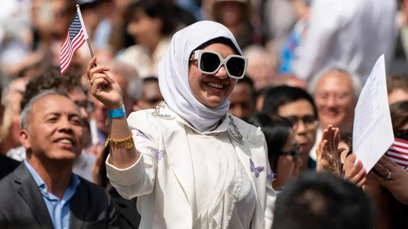 Justiția americană vizează deportarea a 384 de cetățeni naturalizați