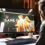 Un tată care se joacă 5 ore pe zi, acuză soția că îl pune să aibă grijă de copil