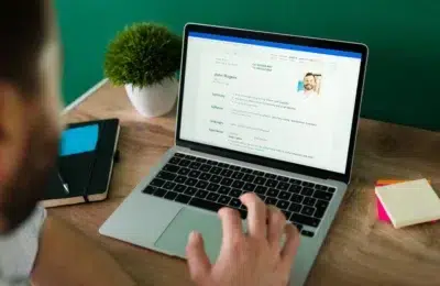 A trimis 2.000 de CV-uri în 3 ani şi a participat la sute de interviuri, doar pentru a testa sistemul