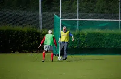 Fotbalul în mers, sportul care îți reface sănătatea la orice vârstă