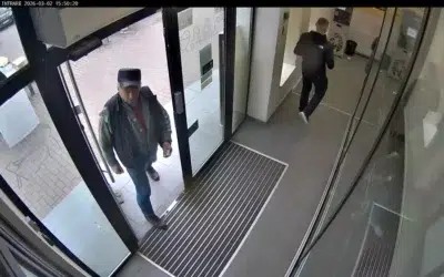 Un bărbat a reuşit să retragă 1.600 de lei dintr-un bancomat din Piatra Neamț