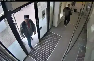 Un bărbat a reuşit să retragă 1.600 de lei dintr-un bancomat din Piatra Neamț