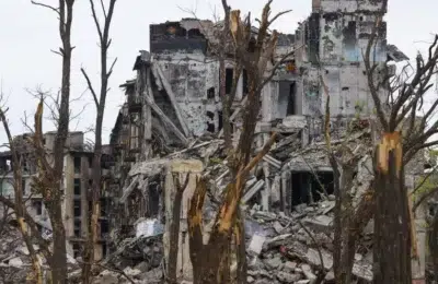 Rusia șterge urmele a 22.000 de morți la Mariupol și distruge gropile comune