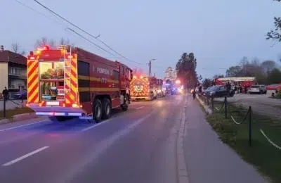 În Constanţa, un scurtcircuit a distrus blocul şi 8 persoane rămân la spital