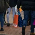 Încrederea consumatorilor se prăbușește cu 4 puncte pe fondul scumpirilor