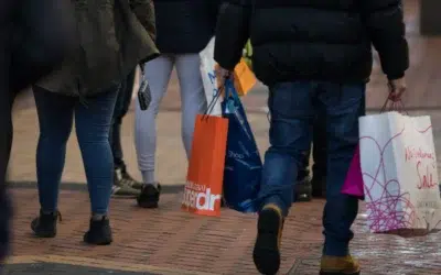 Încrederea consumatorilor se prăbușește cu 4 puncte pe fondul scumpirilor