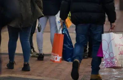 Încrederea consumatorilor se prăbușește cu 4 puncte pe fondul scumpirilor