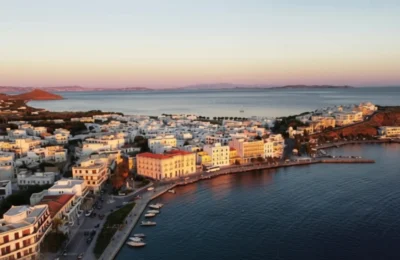 Tinos este insula grecească unde o vacanță de 2 zile costă sub 50 de lire