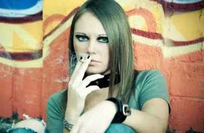 Marea Britanie interzice țigările pe viață tinerilor născuți după 1 ianuarie 2009