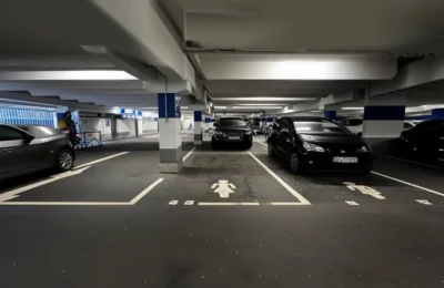 Cum arată parcările pentru femei, a mașinilor autonome și a vehiculelor zburătoare, în lume