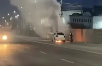 Un autoturism Logan de Poliție a fost mistuit de flăcări la Iași, despre care pompierii au stabilit cauza