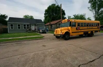 Un copil de 5 ani, ucis de tatăl său alături de alți 7 copii din familie. Profesoara e în șoc