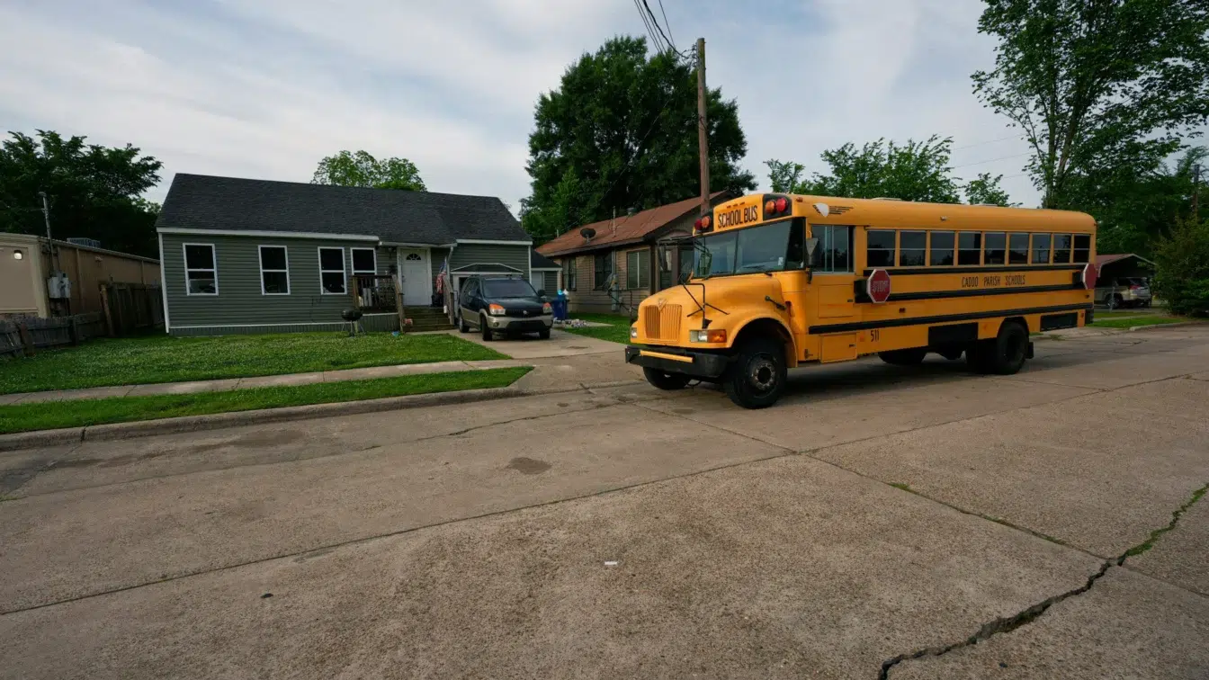 Un copil de 5 ani, ucis de tatăl său alături de alți 7 copii din familie. Profesoara e în șoc