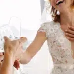 În Marea Britanie o mireasă a fost luată cu ambulanța de la nuntă, după prea multe shot-uri