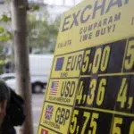 După anunţul moţiunii PSD-AUR, leul se prăbușește la 5,09 lei pentru un euro