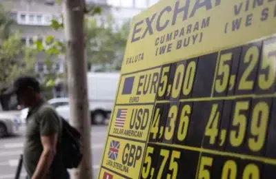 După anunţul moţiunii PSD-AUR, leul se prăbușește la 5,09 lei pentru un euro
