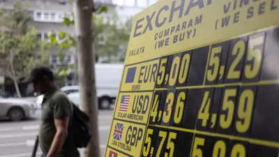 După anunţul moţiunii PSD-AUR, leul se prăbușește la 5,09 lei pentru un euro