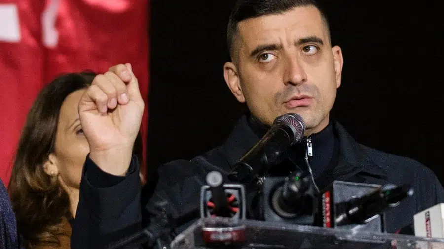 Un joc dublu al AUR îl poate pune în corzi pe Grindeanu în moțiunea de cenzură