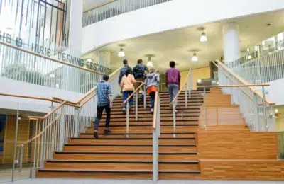 Unul din cinci tineri se teme să-și exprime opiniile politice de frica anulării