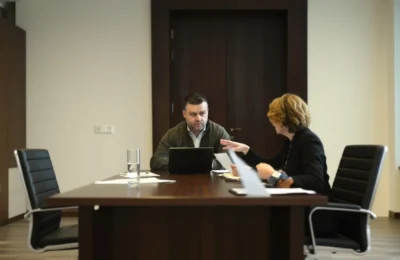 Reforma Primăriei Capitalei taie sute de posturi și elimină parcarea gratuită din 1 mai