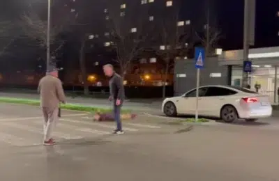 Șofer de Tesla acuzat că a făcut KO un pensionar în Bucureștii Noi