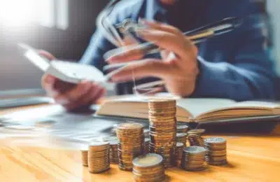 Studiu alarmant – 16% dintre pensionari se întorc la muncă forțați de bani