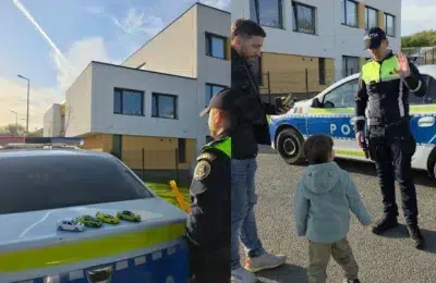 Polițiștii din Cluj au returnat 4 mașinuțe furate unui copil direct la grădiniță