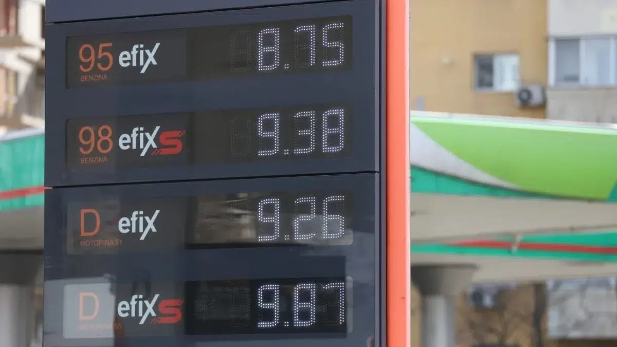 Val de scumpiri la carburanți, benzina a sărit la 8,62 lei în stațiile Petrom