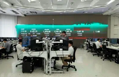 Prețul petrolului scade sub 99 de dolari pe fondul speranțelor de pace în Orientul Mijlociu