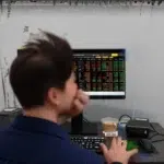 Prețul petrolului scade cu 9% după ce Iranul redeschide Strâmtoarea Hormuz