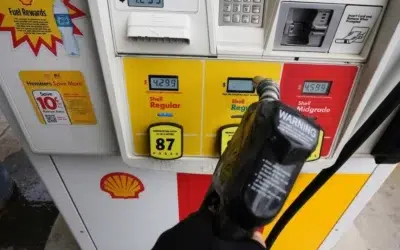 Prețul petrolului a explodat la 125 de dolari. Urmează scumpiri masive la pompă