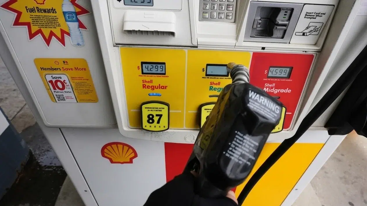 Prețul petrolului a explodat la 125 de dolari. Urmează scumpiri masive la pompă