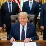 Petrolul sare de 125 de dolari. Avertisment pentru toți șoferii din România