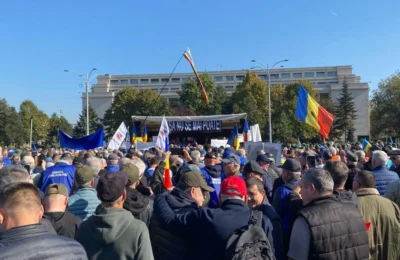 Peste 10.000 de oameni așteptați în Piața Victoriei la protestul anti-guvern