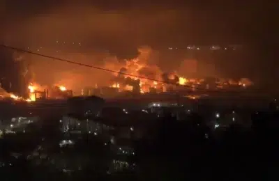 Ucraina a lovit a treia oară o rafinărie Rosneft. Pata de petrol se întinde pe 77 km