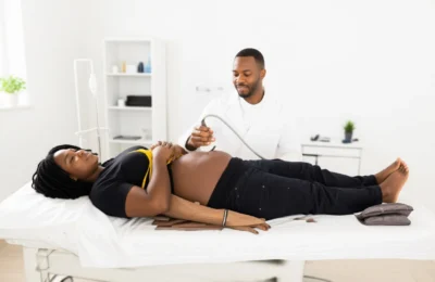 Urgență națională în UK – mortalitatea maternă la femeile de culoare e de 28 la 100.000