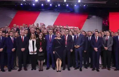 5.000 de membri PSD votează azi retragerea sprijinului pentru premierul Bolojan