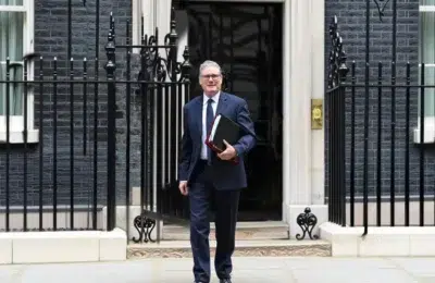 Starmer convoacă șefii TikTok, X și Meta pentru siguranța online a copiilor