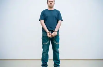 Un adolescent de 15 ani, reținut după ce a atacat cu spray lacrimogen, într-un mall din Craiova