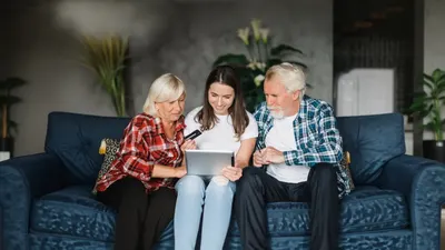 Banca părinților se închide? 52% dintre ei reduc sprijinul financiar pentru copii